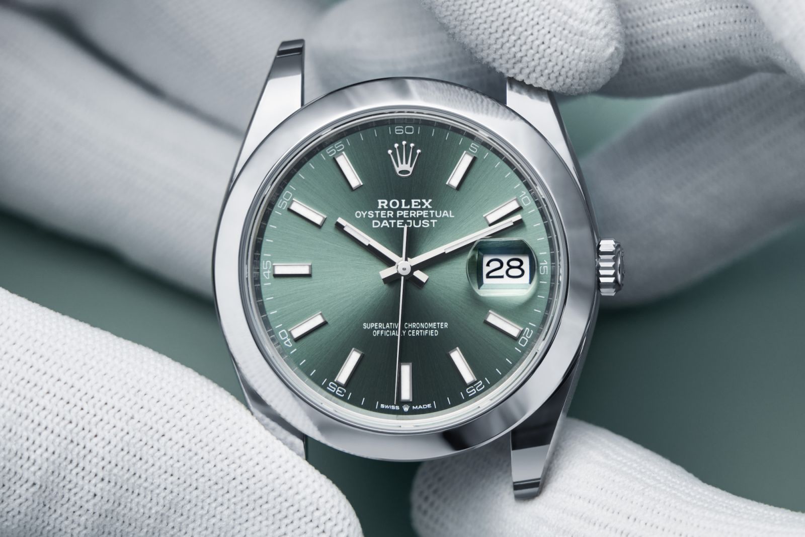 Watchmaking, Final Assembly, 2022.
Watchmaker during the final assembly. Detail.