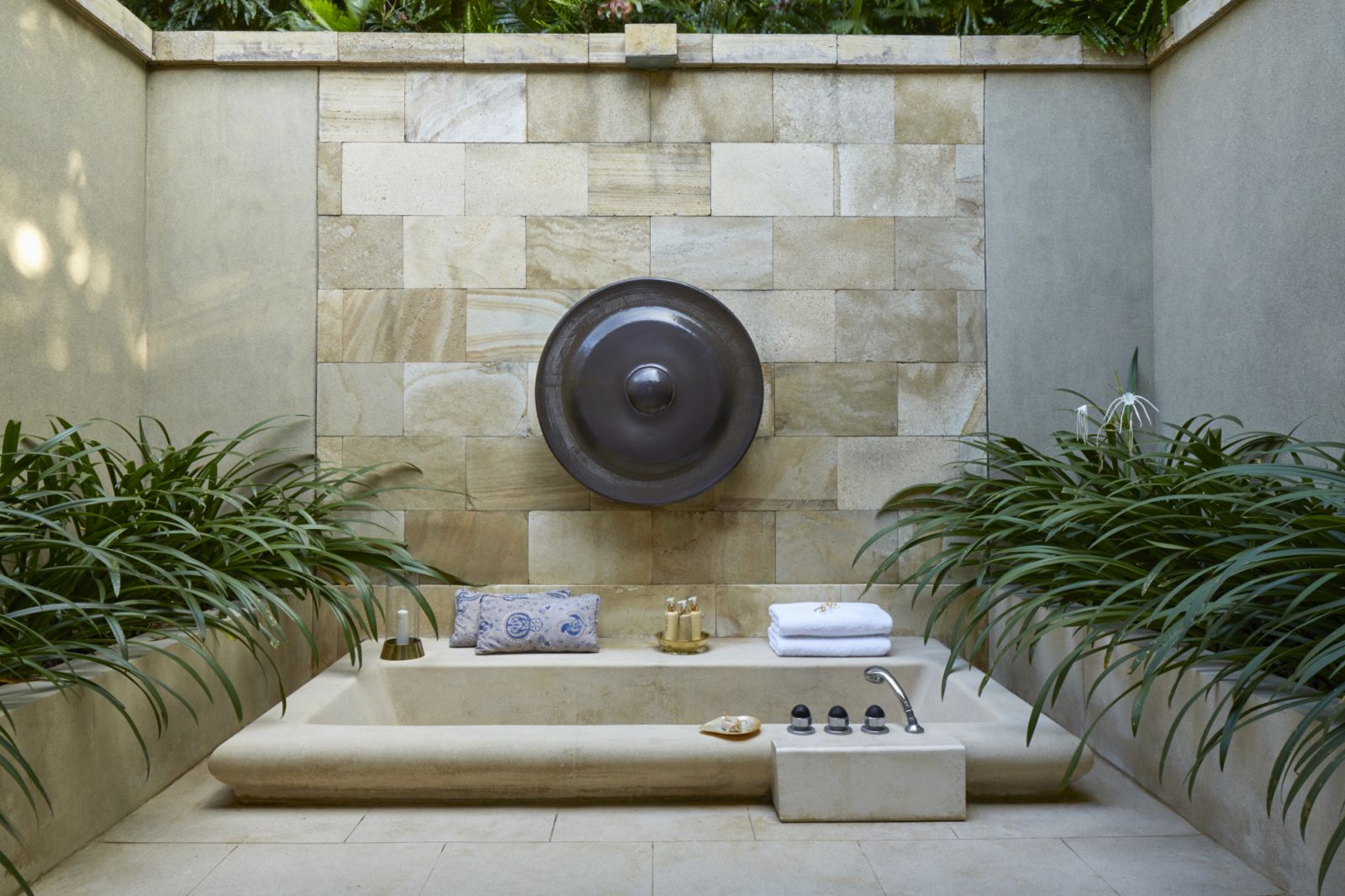 Garden suite outdoor bathtub at Amanjiwo