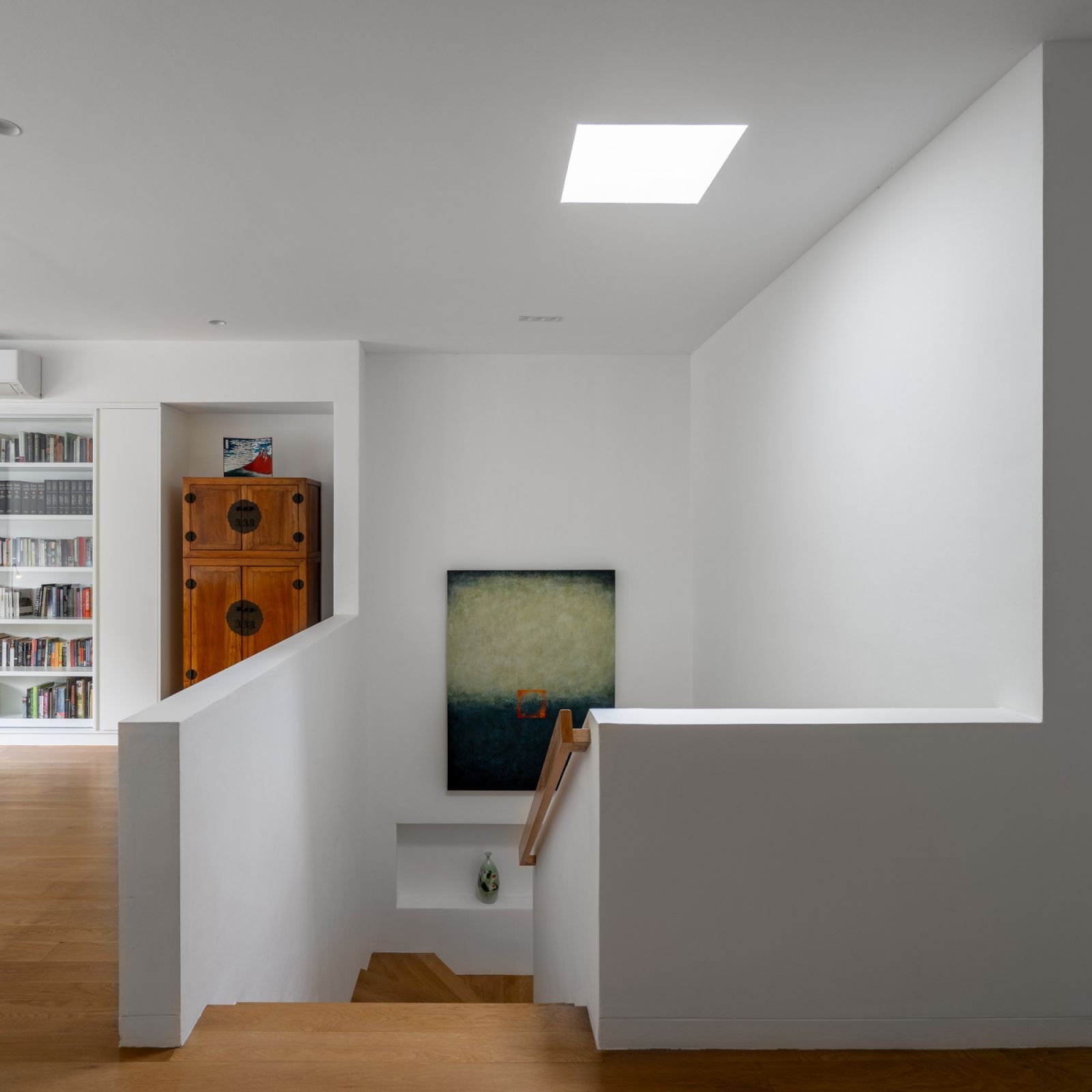 A minimalist light-filled terrace by Fabian Tan Architect (Photo: Bricks Begin)