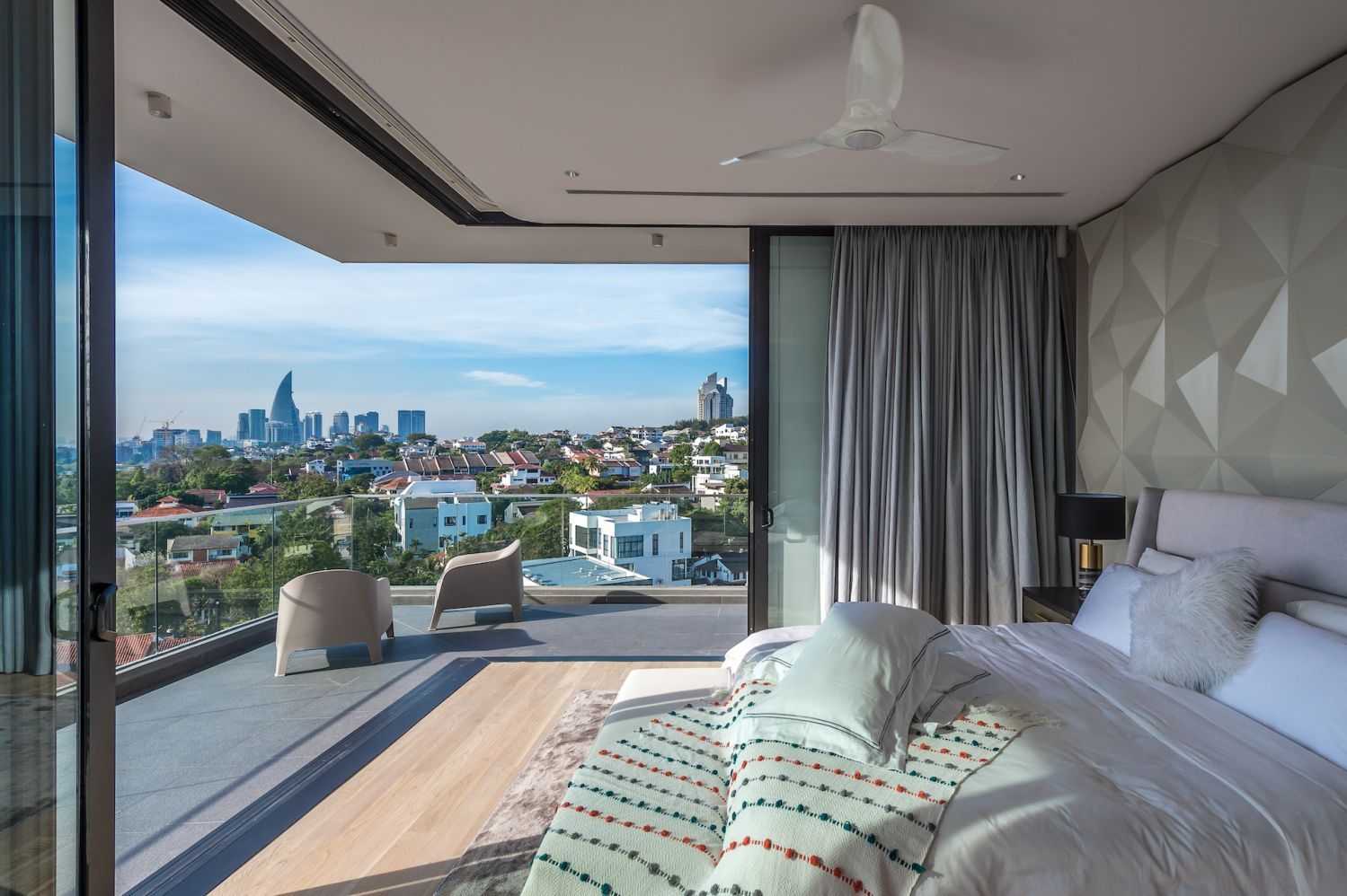A home with a spectacular view of Kuala Lumpur by Design Collective Architects (Photo: Creative Clicks)
