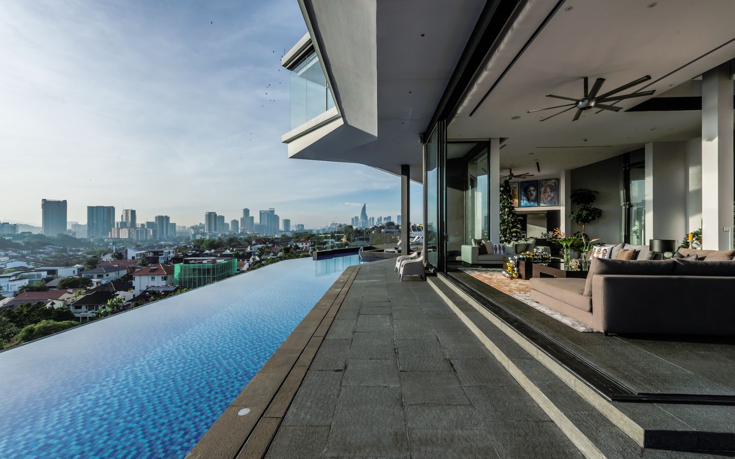 A home with a spectacular view of Kuala Lumpur by Design Collective Architects (Photo: Creative Clicks)