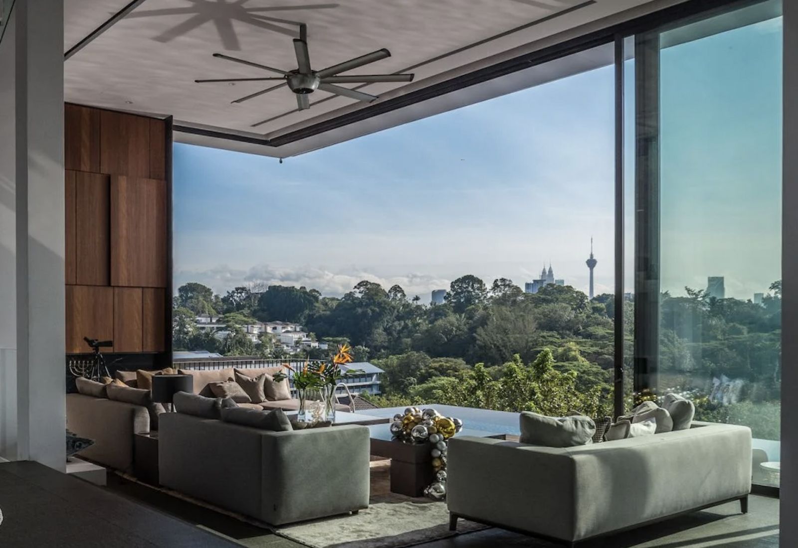 A home with a spectacular view of Kuala Lumpur by Design Collective Architects (Photo: Creative Clicks)