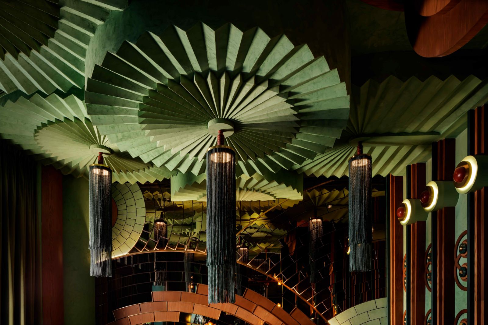 The structural ceiling with custom-coloured microcement finishes