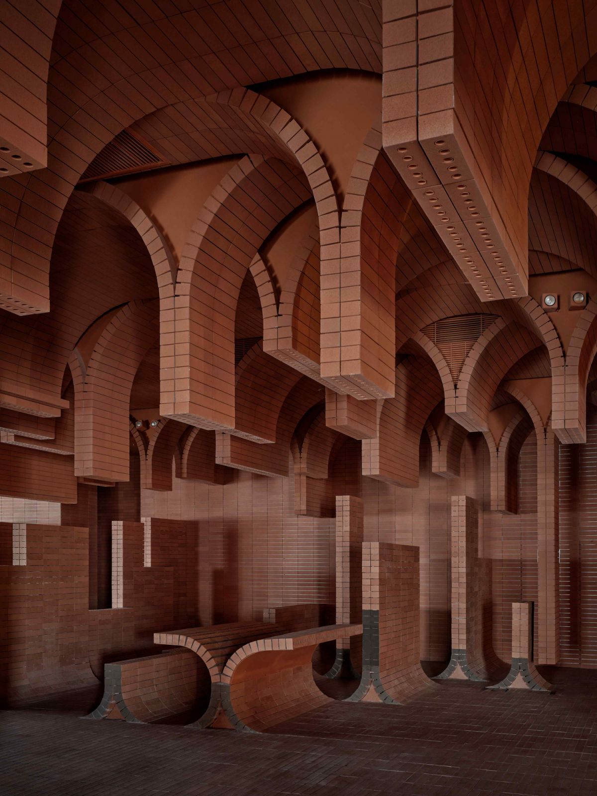 The design resembles the turns of the ocean tides