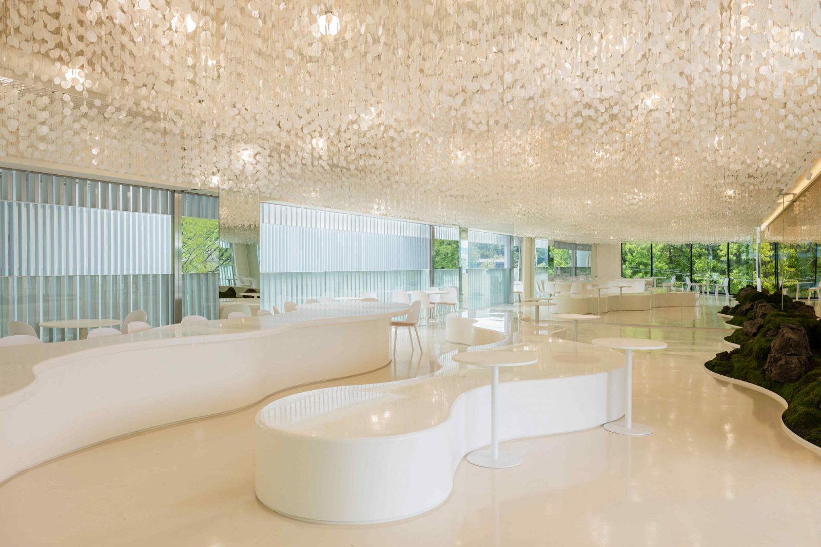 The upper floor 100,000 pearl-like “clouds” hanging from the ceiling