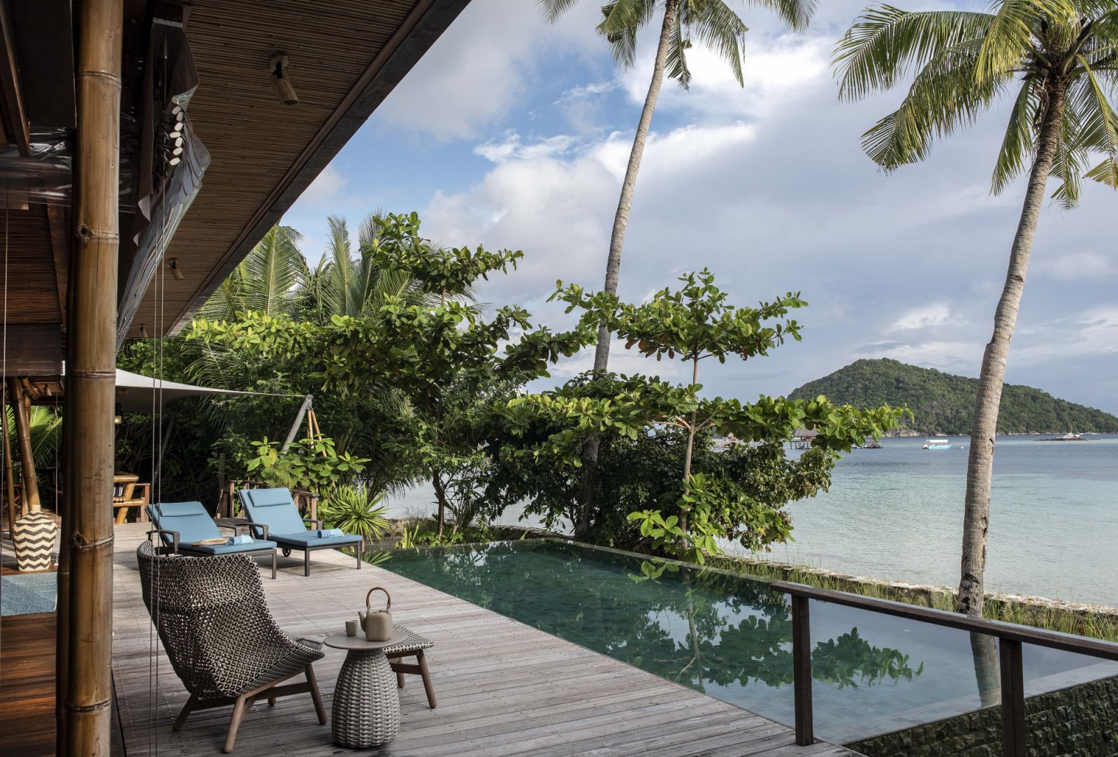 Infinity pool villa at Bawah Reserve