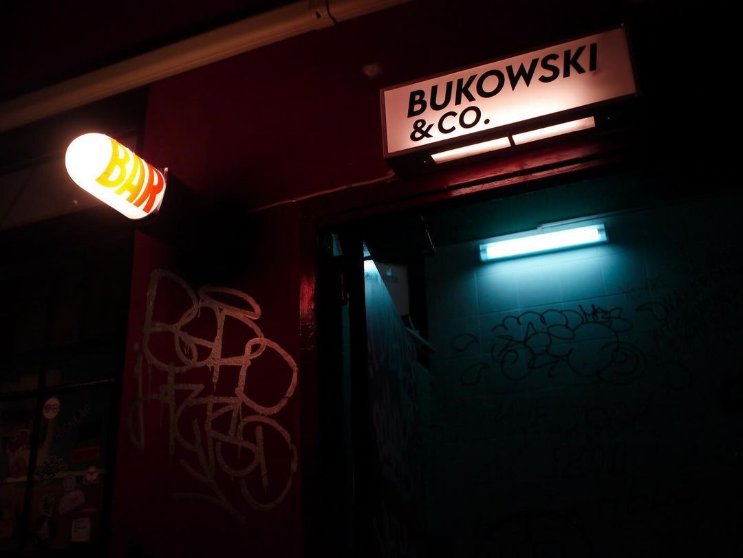 Bukowski & Co บาร์ลับบนถนนทรงวาด (ภาพ: Instagram / @bukowskiandco.bkk)