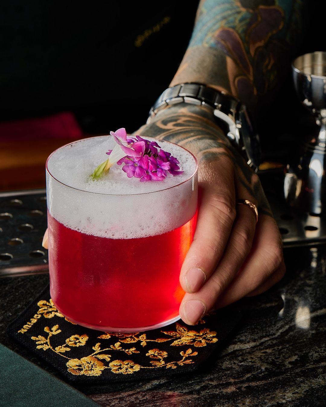 ค็อกเทลสุดสร้างสรรค์ของร้าน Opium (ภาพ: Instagram / @opm.bkk)