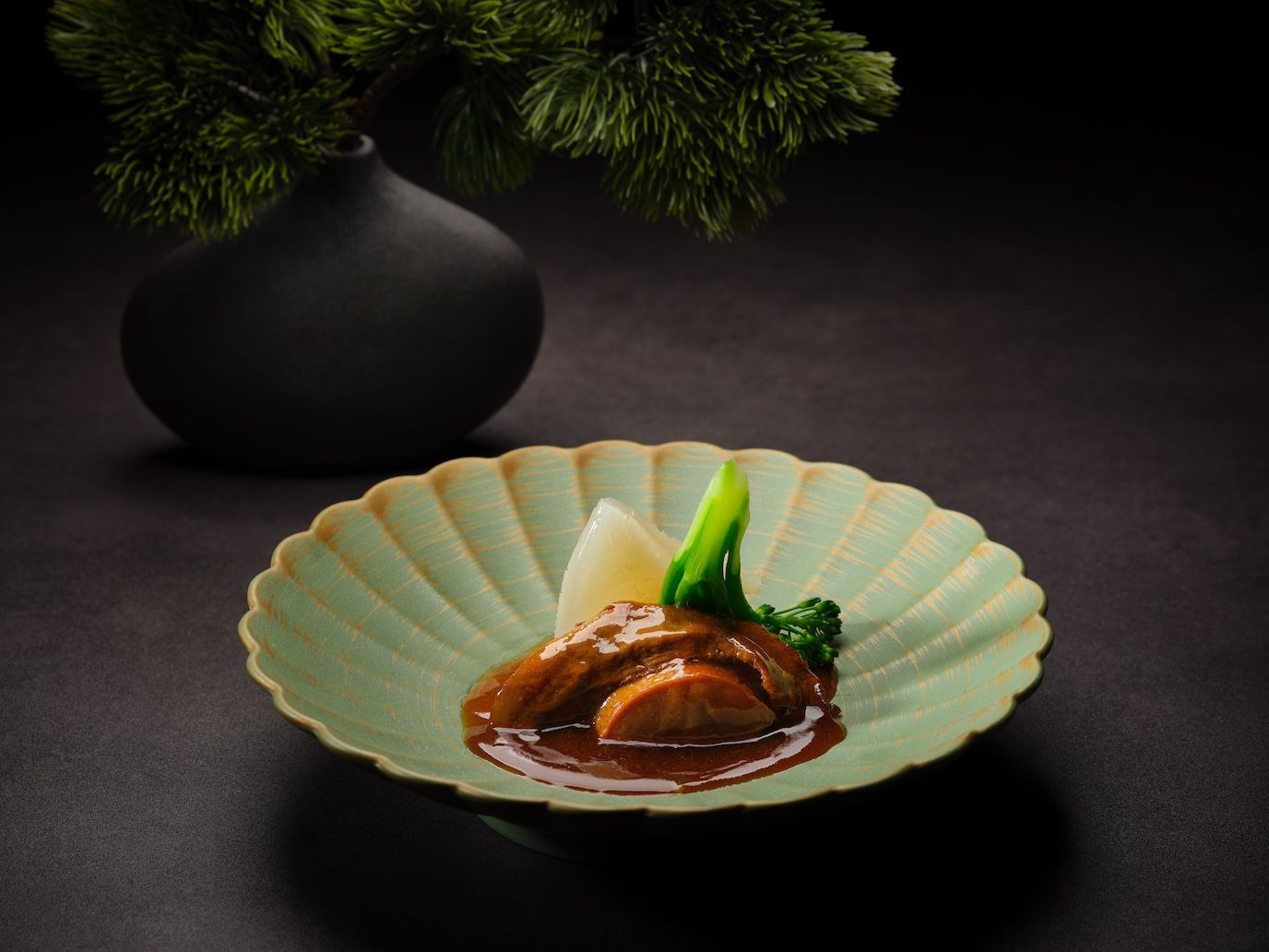 Braised Australia 10-head half abalone with South Africa fish maw