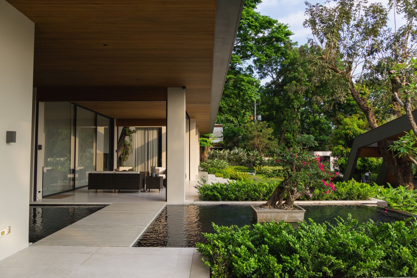 A glimpse of the verdant garden of Casas La Vista