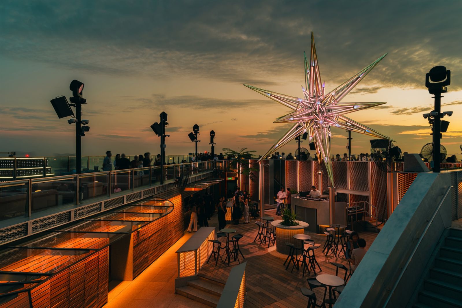 Nova is one of Singapore’s latest panoramic rooftop bars with jaw-dropping sunset views (Photo: Nova) Cocktail Rooftop Bars Singapore