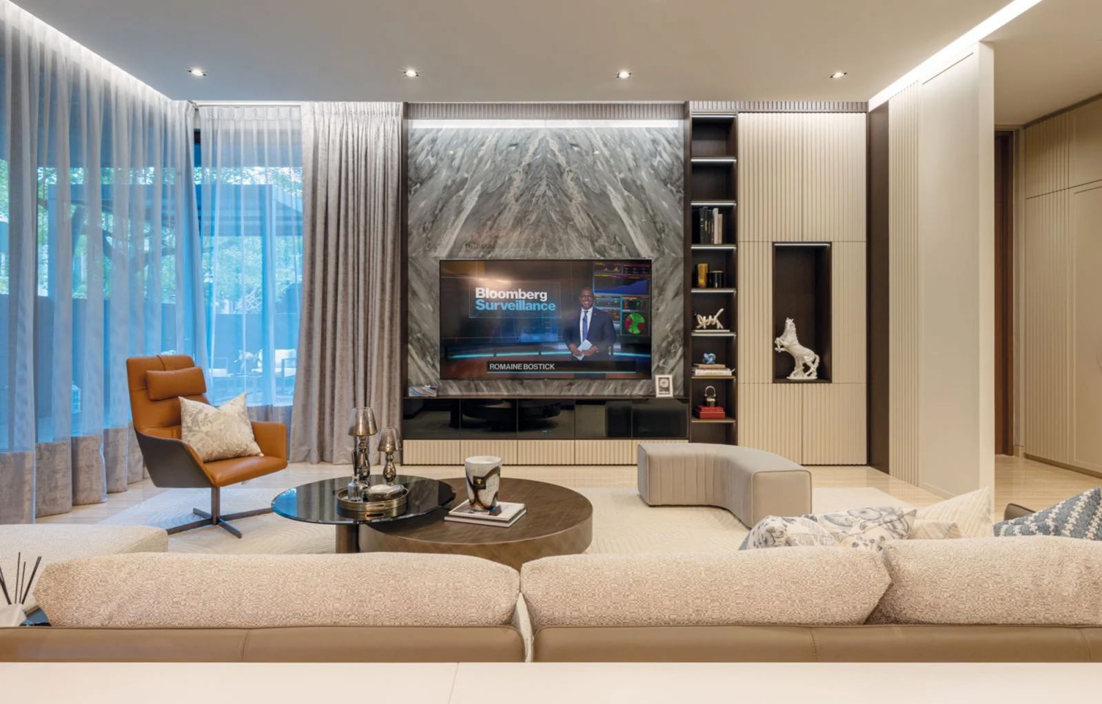 This marble feature wall brings a dramatic air to the sedate living room