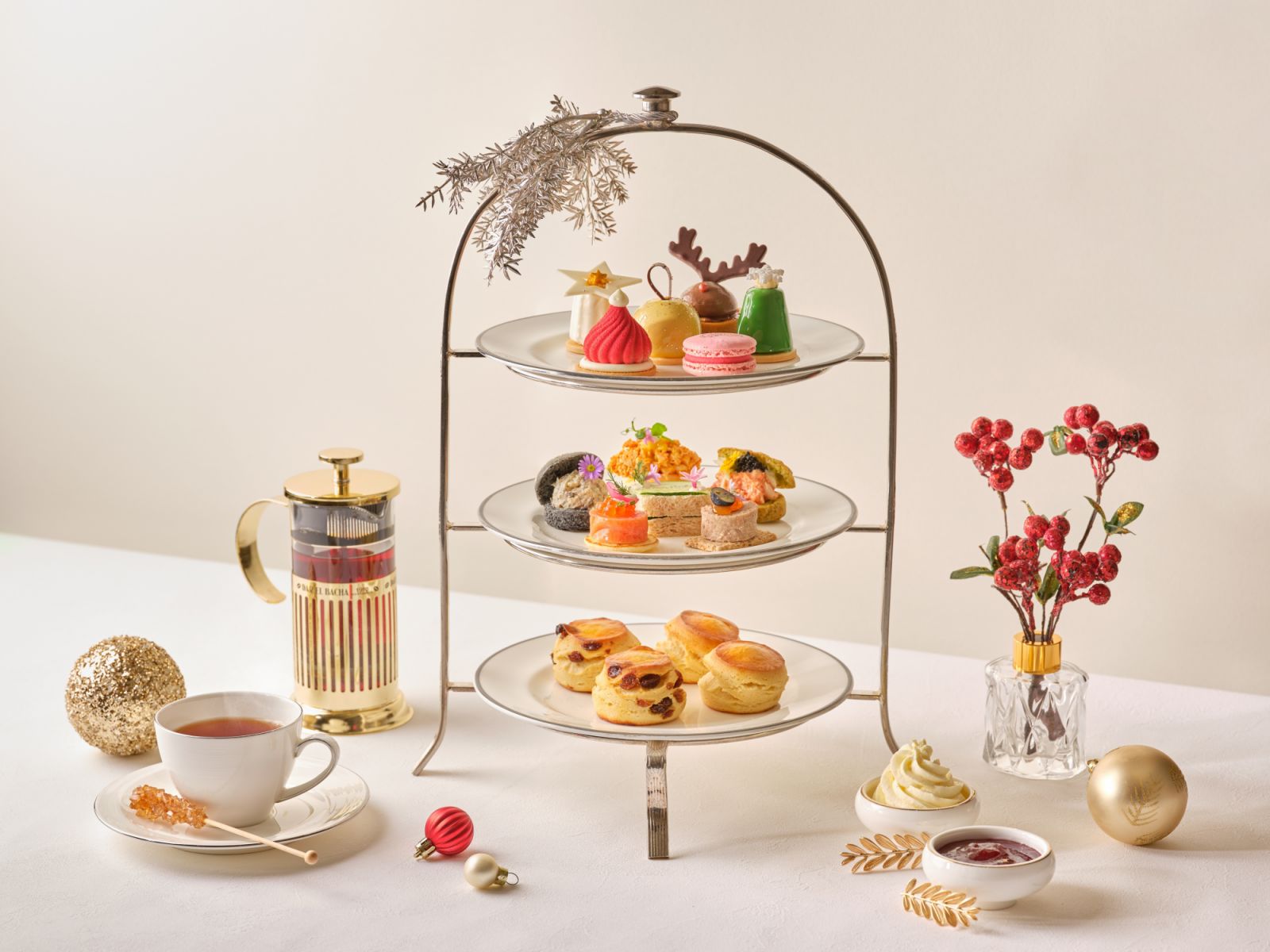 Festive traditions afternoon tea at The Courtyard (Photo: The Fullerton Hotel Singapore)