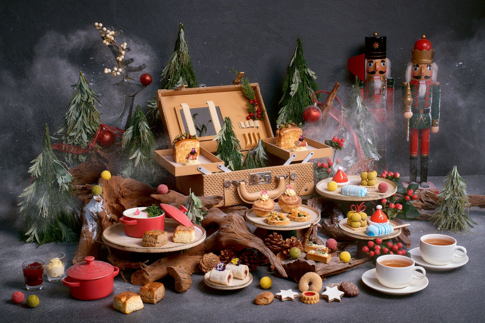 The joyous festive afternoon tea at Portman’s Bar (Photo: Parkroyal Collection Marina Bay, Singapore)
