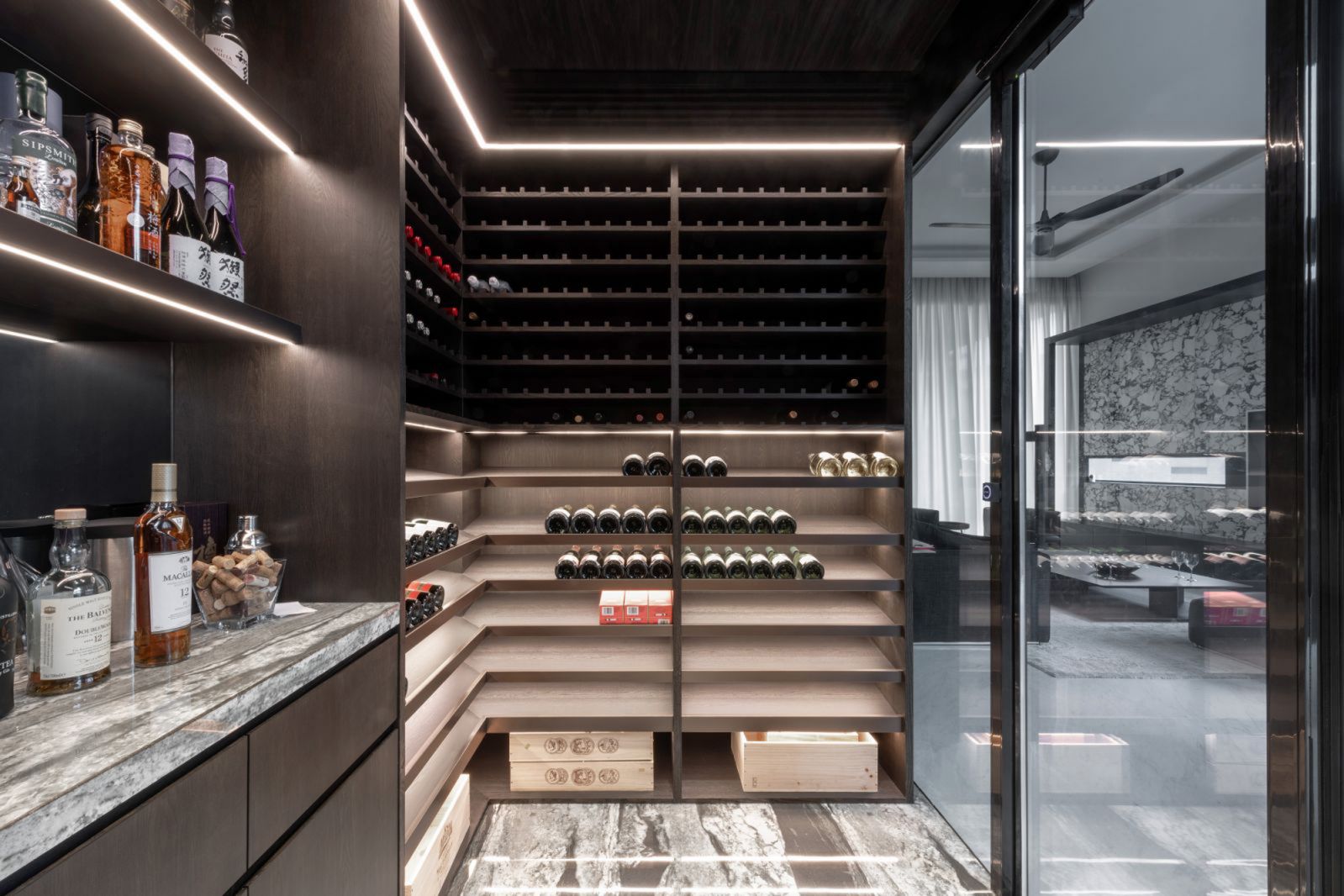 In a gesture of openness, warmth and hospitality, Architology carved out a wine cellar in the centre of the living-dining area so that the owners could welcome and entertain their guests