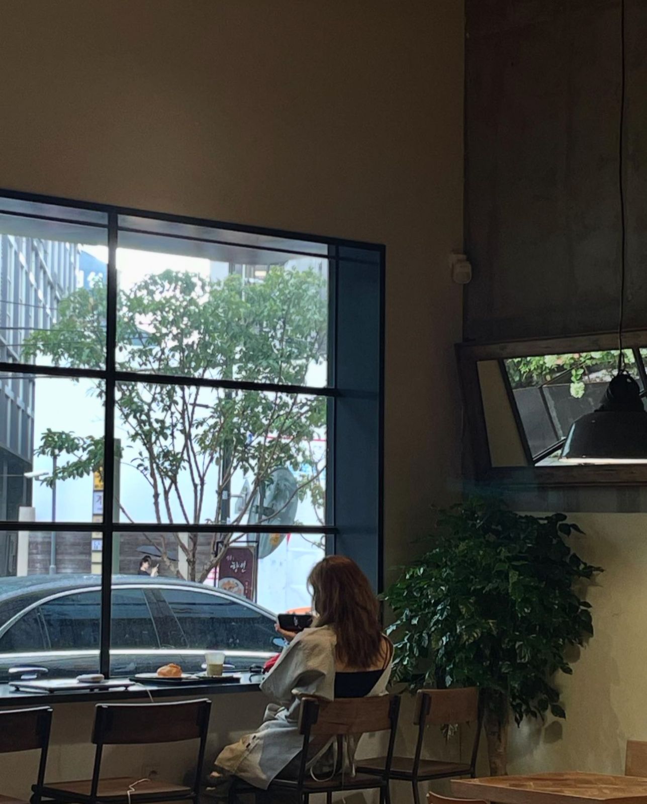The interior at Café Far Ben (Photo: Instagram / @cafe.farben)