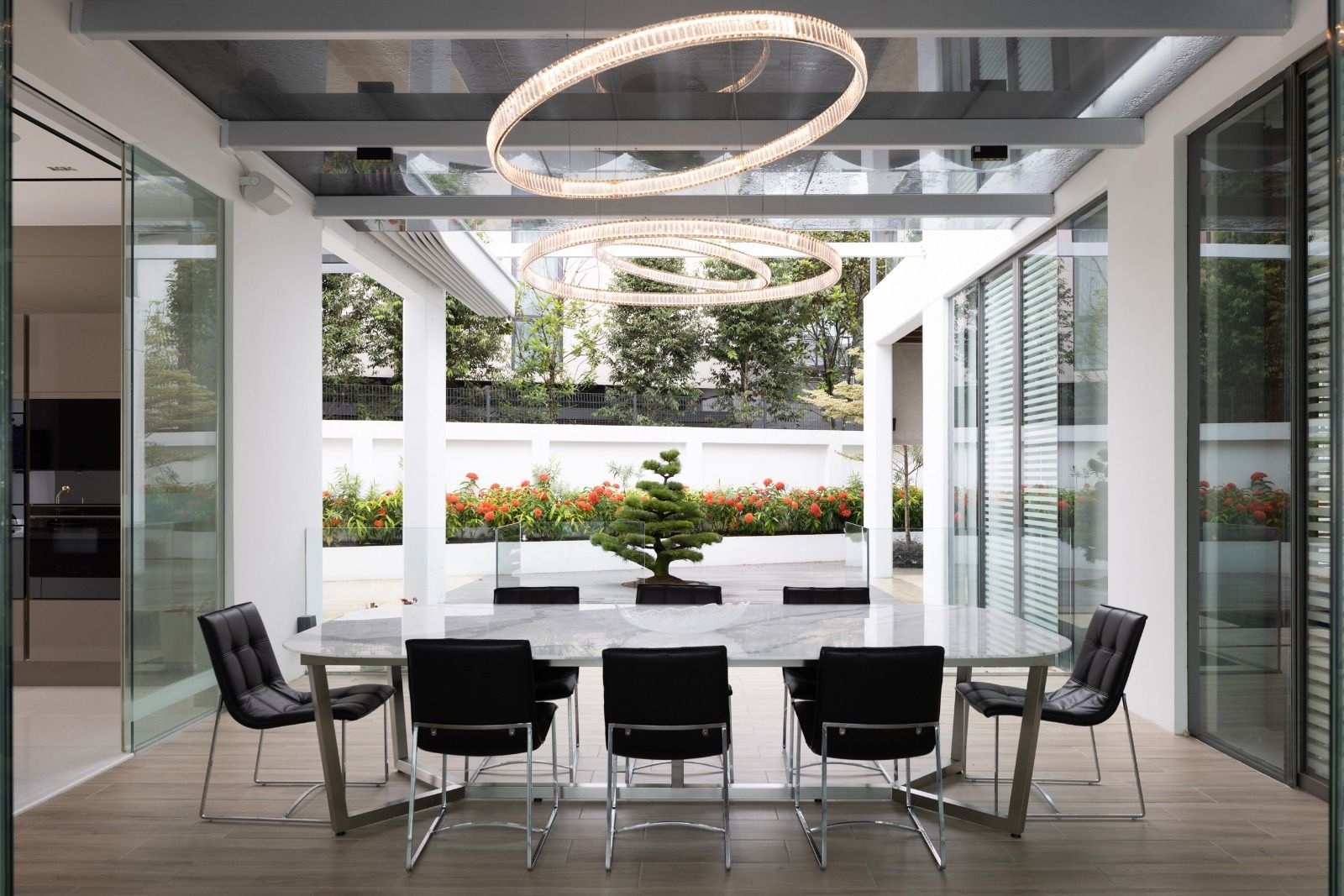 The sliding glass doors can be stowed away to enhance this outdoor dining area’s proximity to nature