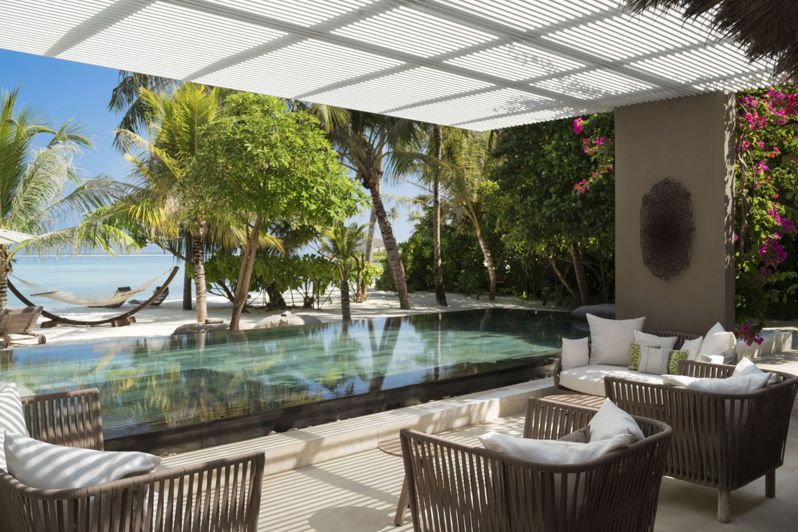 Island villa infinity pool at Cheval Blanc Randheli