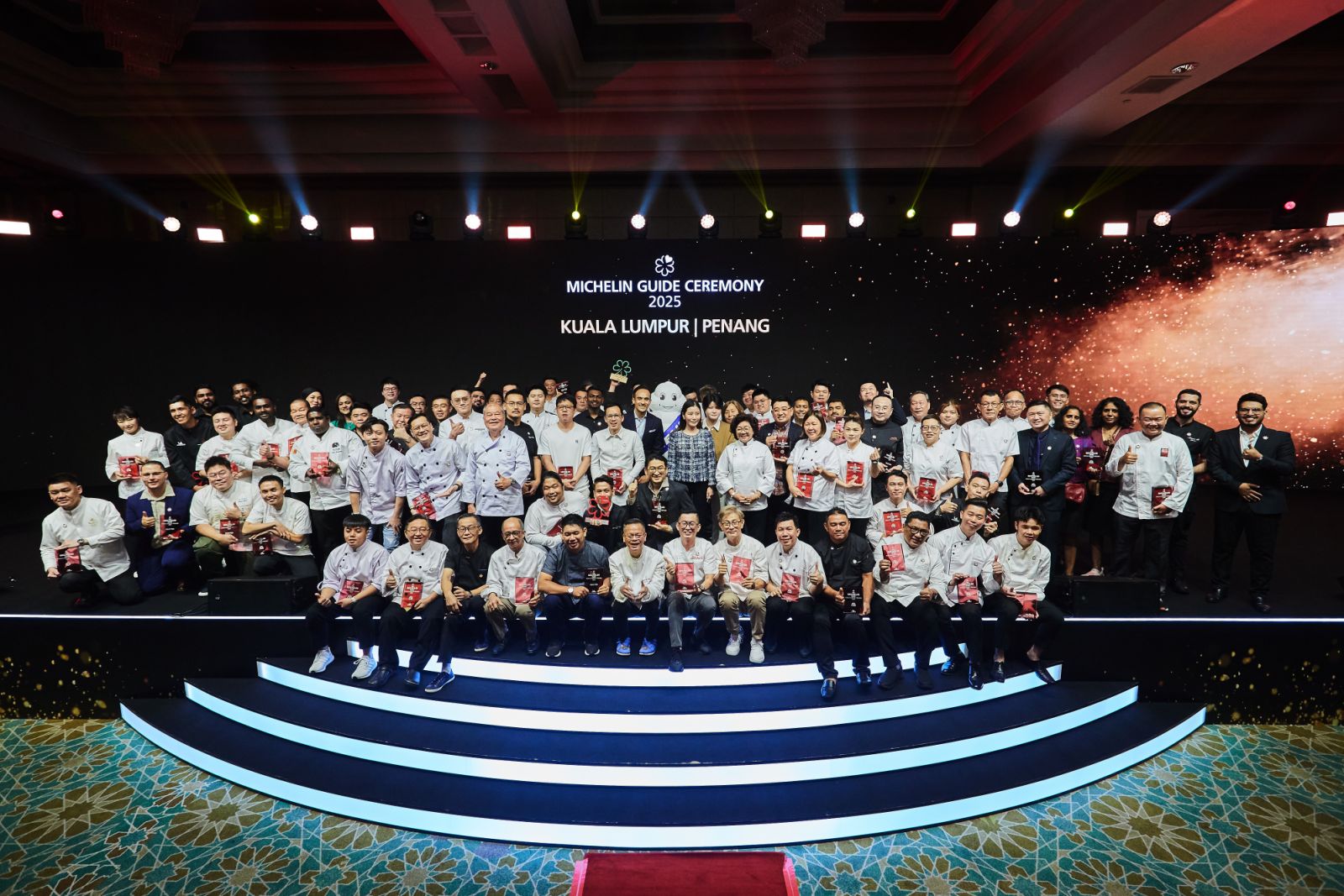 All award recipients at the Michelin Guide Ceremony Kuala Lumpur & Penang 2025 (Photo: Michelin)