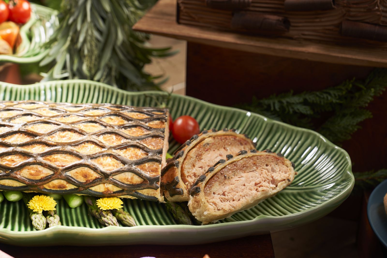 Salmon Wellington, Yuzu, Smoked Caviar Sauce (Photo: Parkroyal Collection Marina Bay, Singapore)