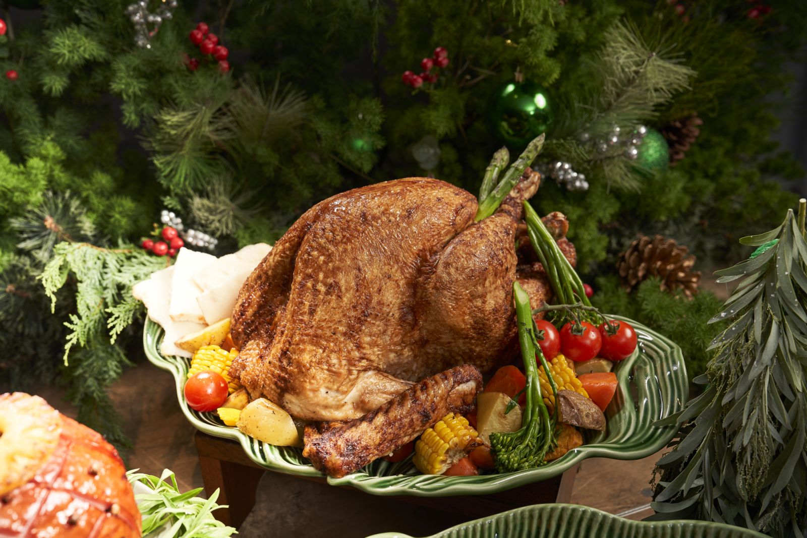 Salt Meringue Baked Festive Turkey, Chestnut Stuffing and Cranberry Sauce and Black Truffle Sauce (Photo: Parkroyal Collection Marina Bay, Singapore)