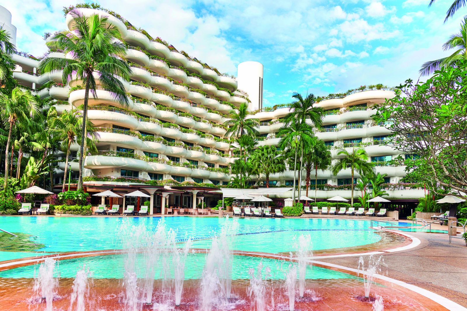Swimming pool at Shangri-La Singapore