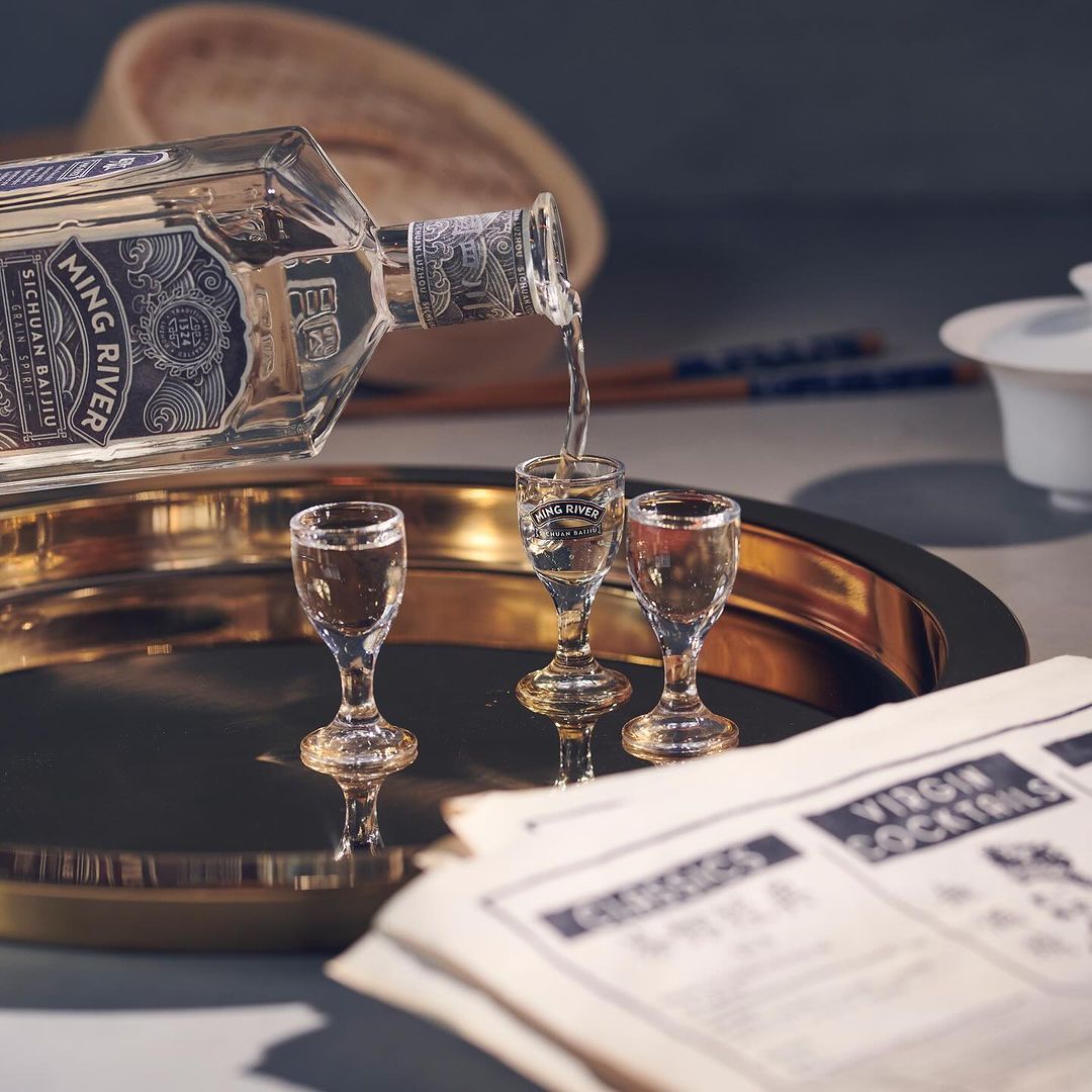 Baijiu being poured (Photo: Instagram / @mingriverbaijiu)