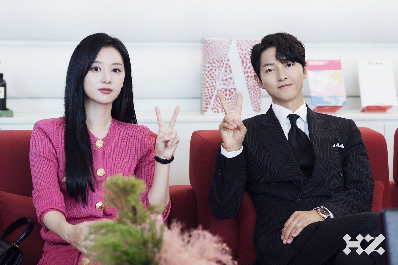 Kim Ji-won and Soong Joong-ki behind the scenes of filming ‘Queen of Tears’ (Photo: HighZium Studio)