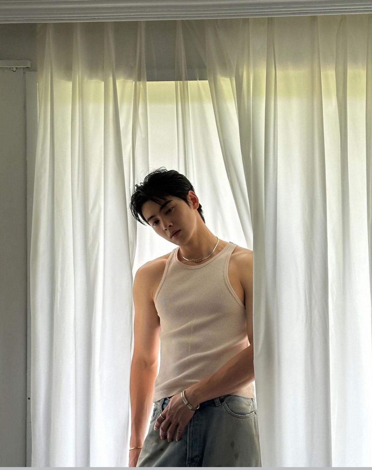 Cha Eun-woo in Chaumet’s pieces (Photo: Instagram /@eunwo.o_c)