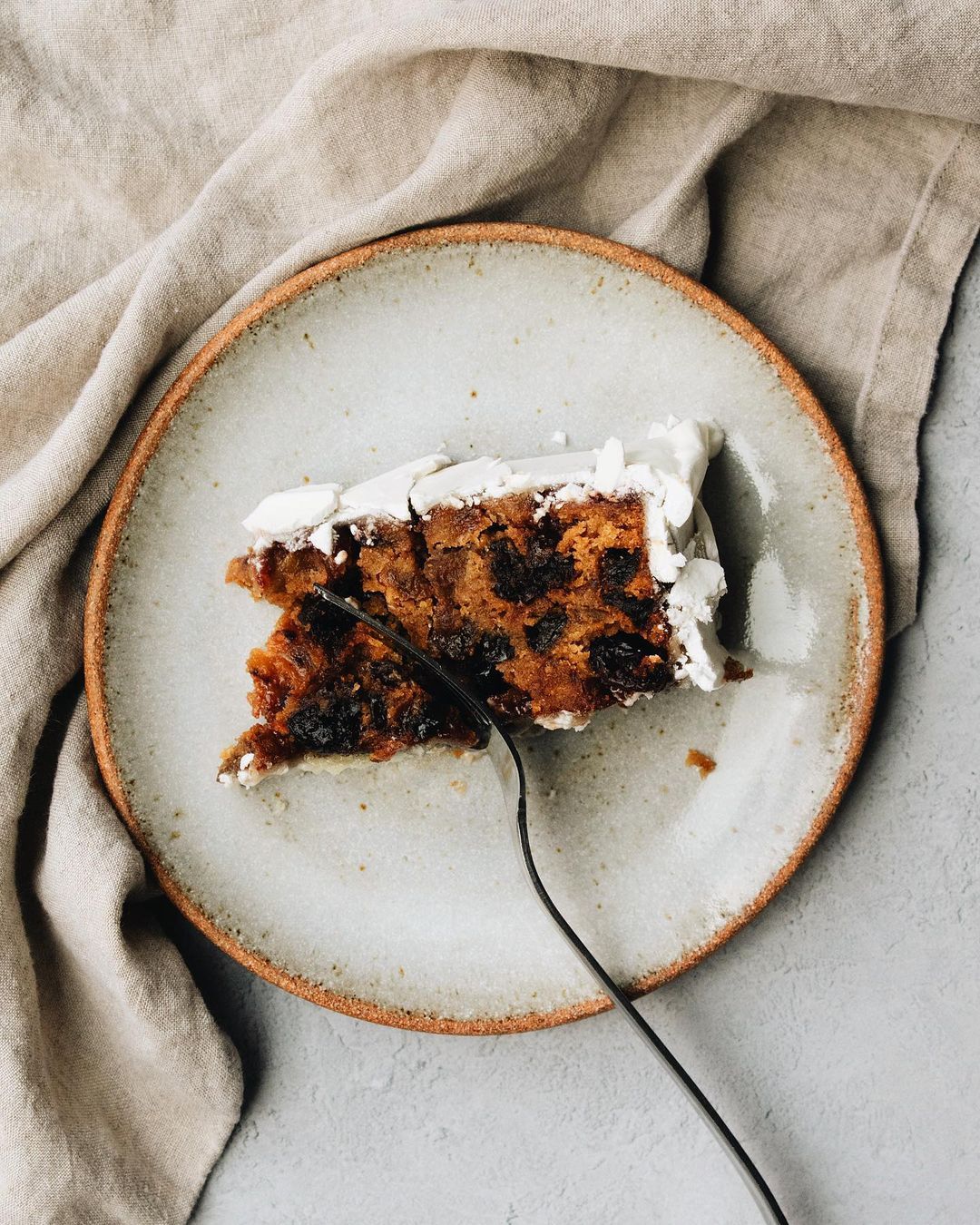 Christmas cake wrapped in marzipan (Photo: Instagram / @kalesuckz)