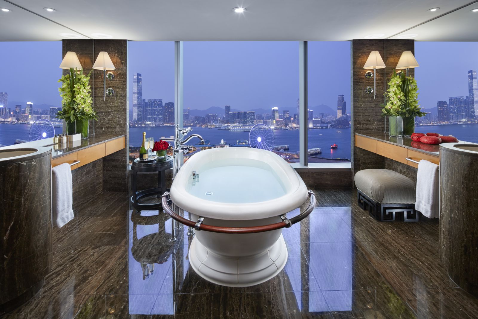 Mandarin-Oriental-Hong-Kong-Hotel-Harbour-View-Suite-Bathroom