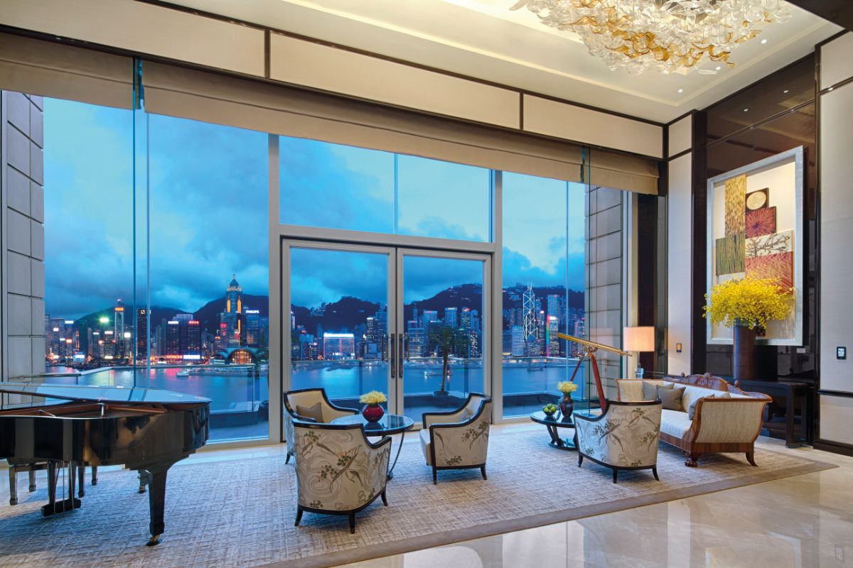 Peninsula Suite - Living Room (Night)