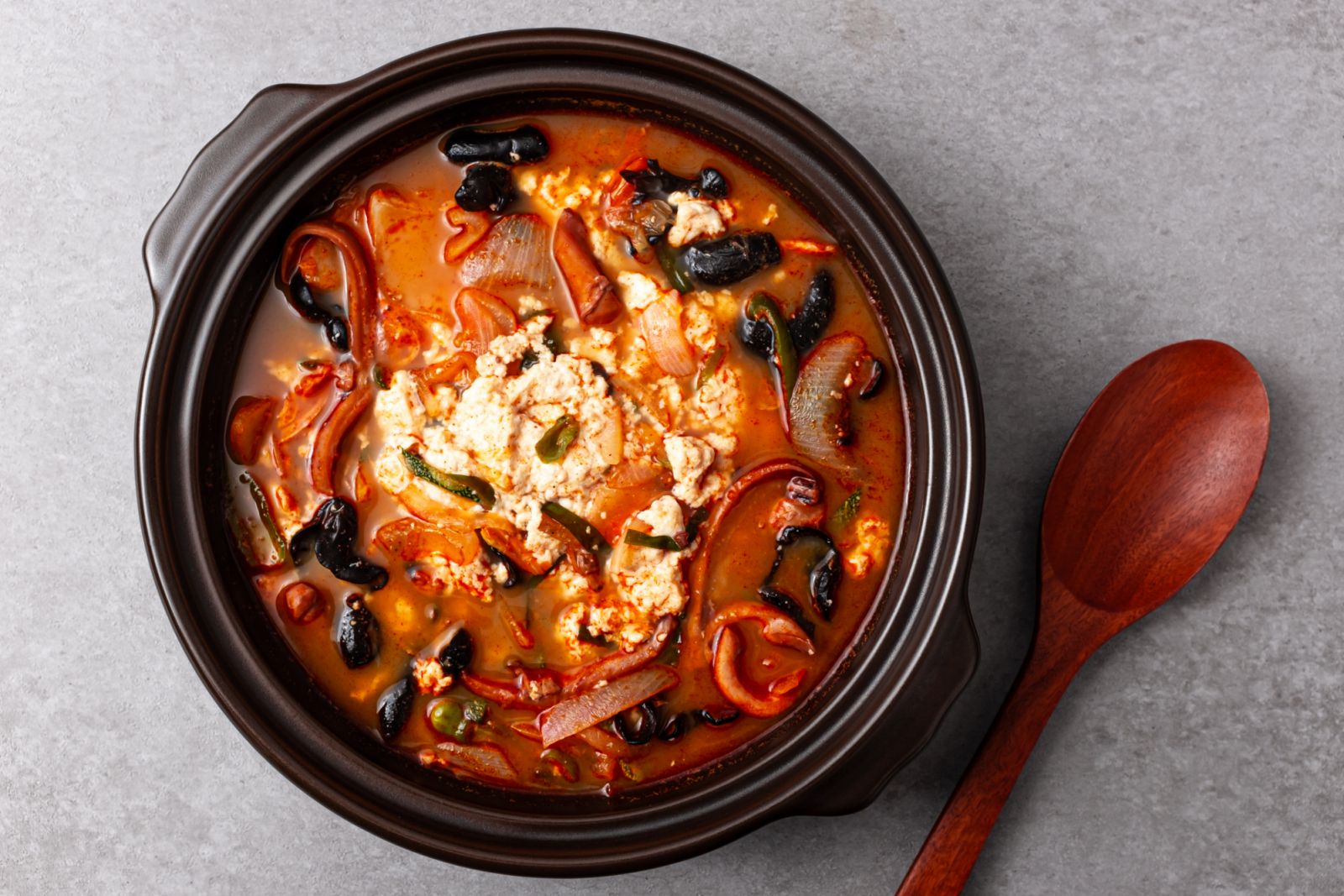 Jjamppong (spicy seafood noodle soup) (Photo: Getty Images)