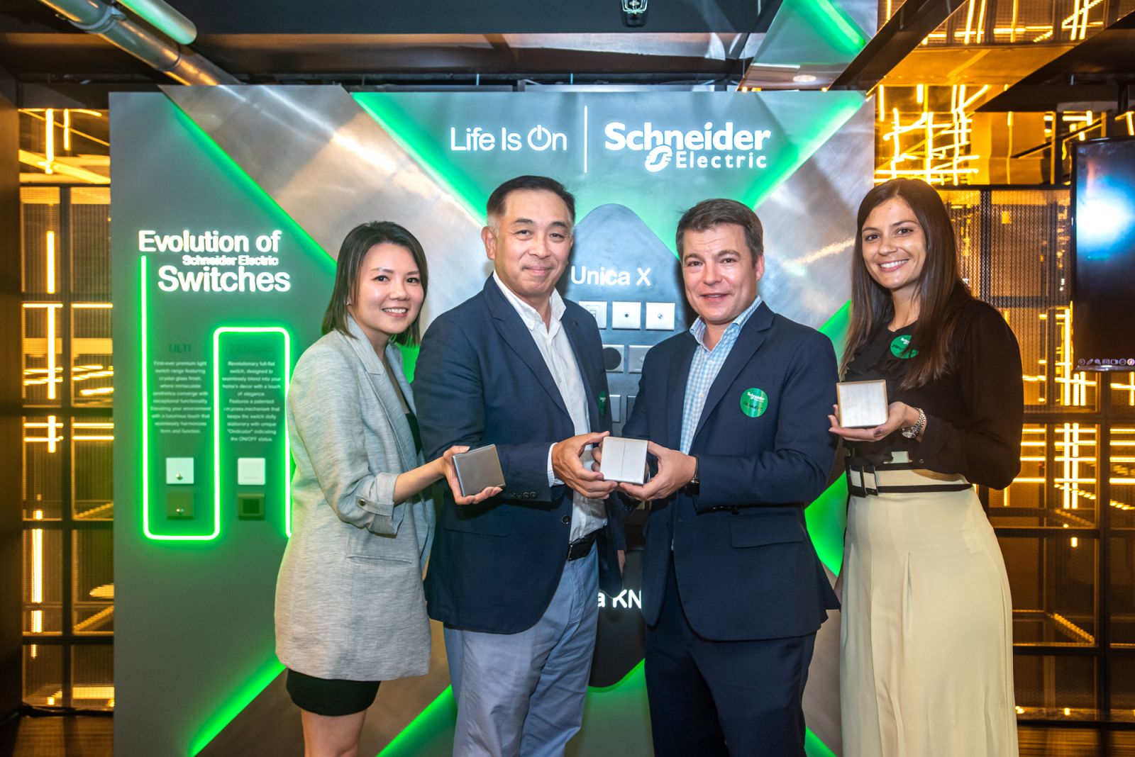 Daphne Tan, Yoon Young Kim, Romaric Ernst and Beatrice Maffis