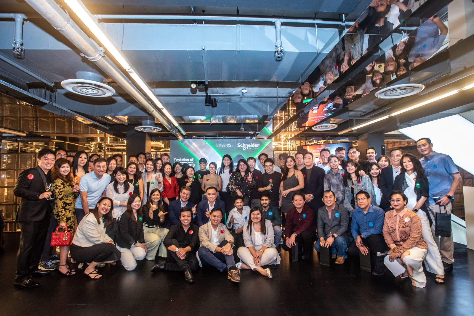 At the end of the evening, the guests and the Schneider Electric team came together for a group photo to wrap up the launch of Unica X