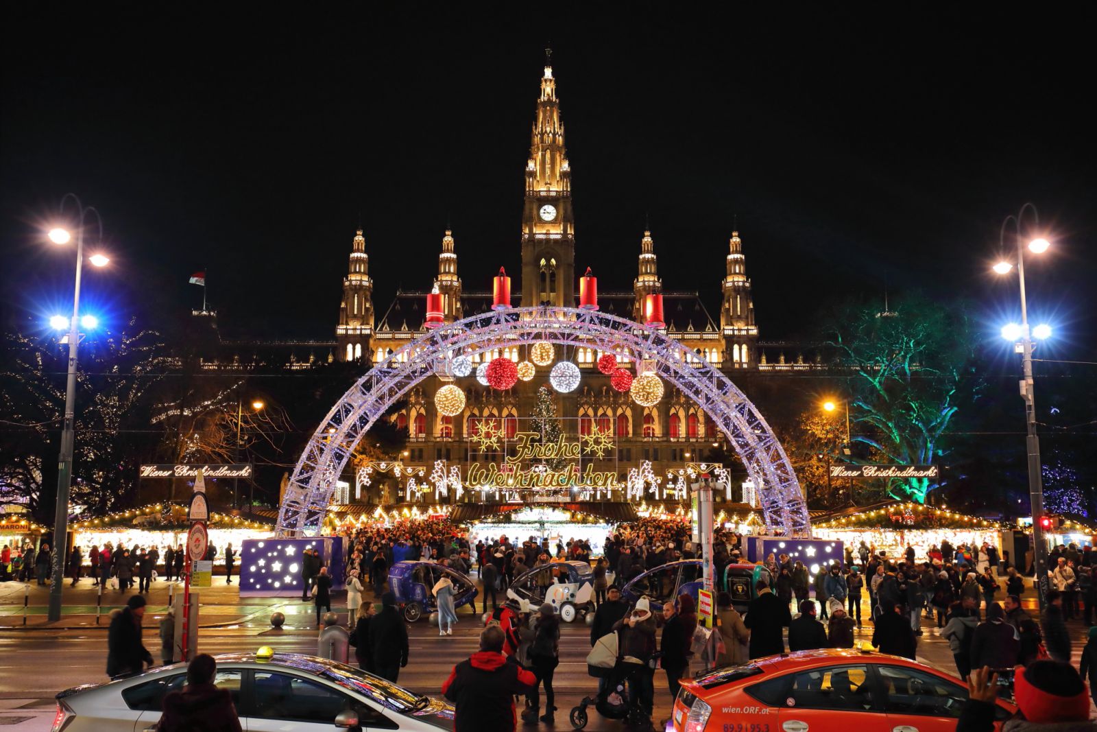 The Christkindlmarkt at the Rathausplatz in Vienna, Austria (Photo: C. Stadler/Wikimedia Commons)