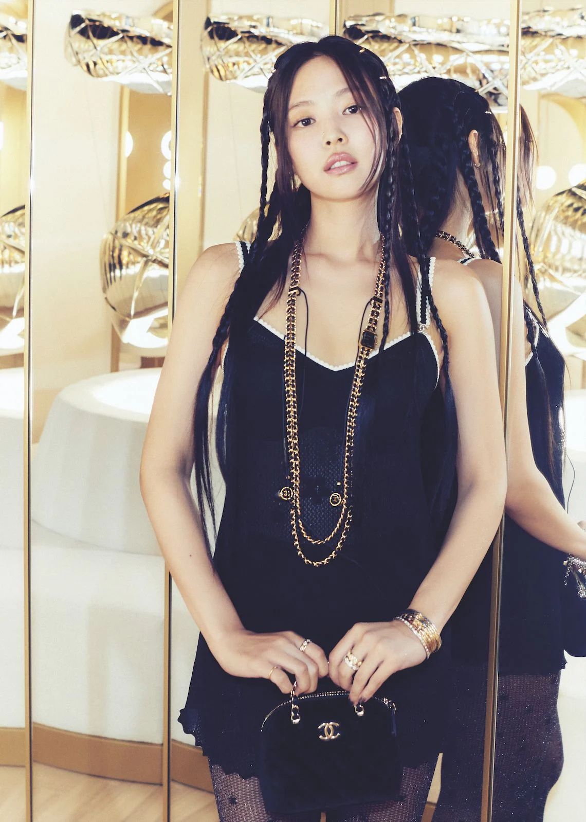 香奈兒品牌大使Jennie佩戴的具有耳機功能的Première Sound項鍊錶。要價逾新台幣50萬(Photo: Chanel)