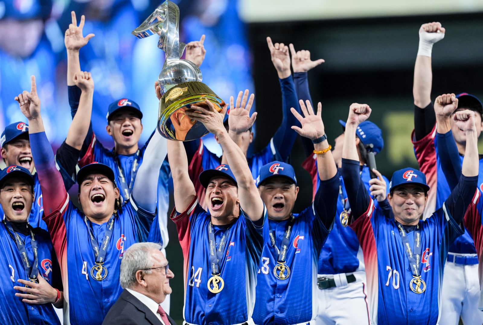 TOKYO, JAPAN - NOVEMBER 24: Members of Team Chinese Taipei celebrate with the trophy on the podium following the WBSC Premier12 Gold Medal game between Chinese Taipei and Japan at Tokyo Dome on November 24, 2024 in Tokyo, Japan. (Photo by Shi Tang/Getty Images)