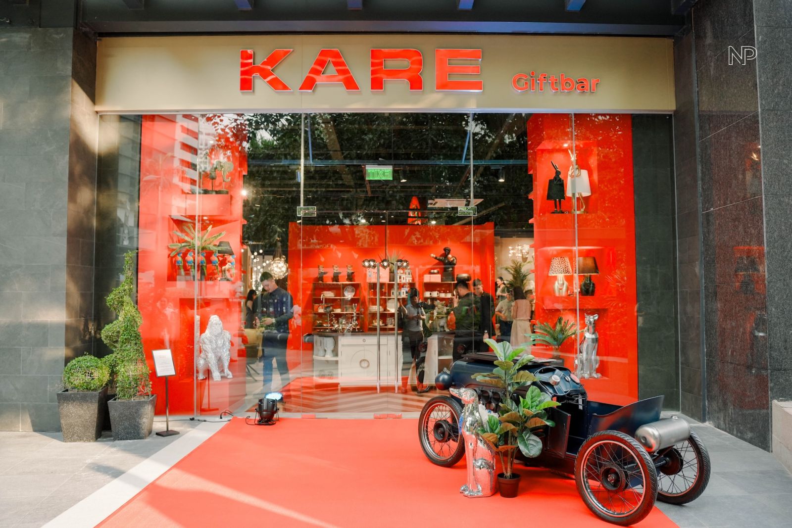 The vibrant entryway of Kare’s newest branch in Garden Towers, Makati