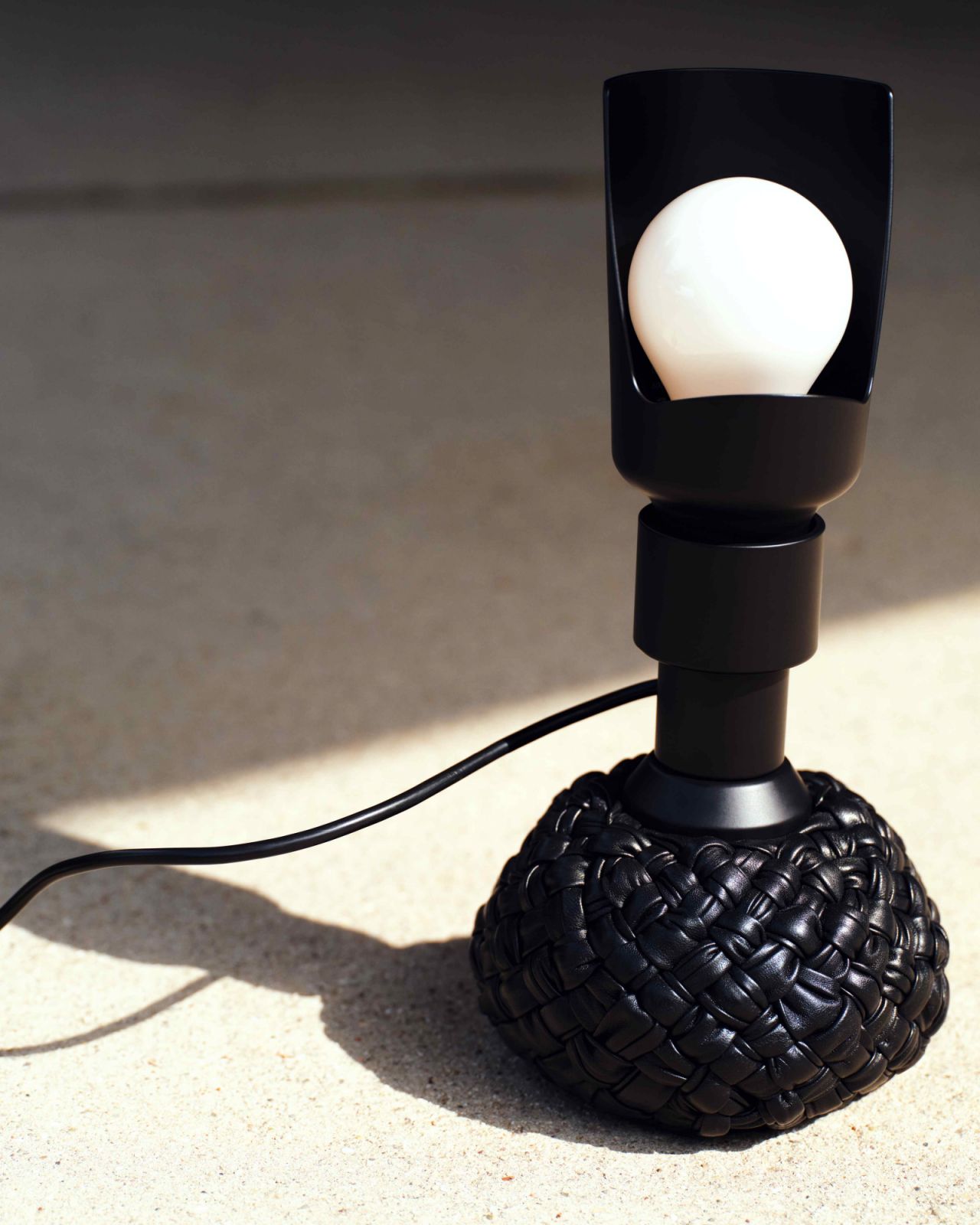 A flexible base to adapt to any surface
