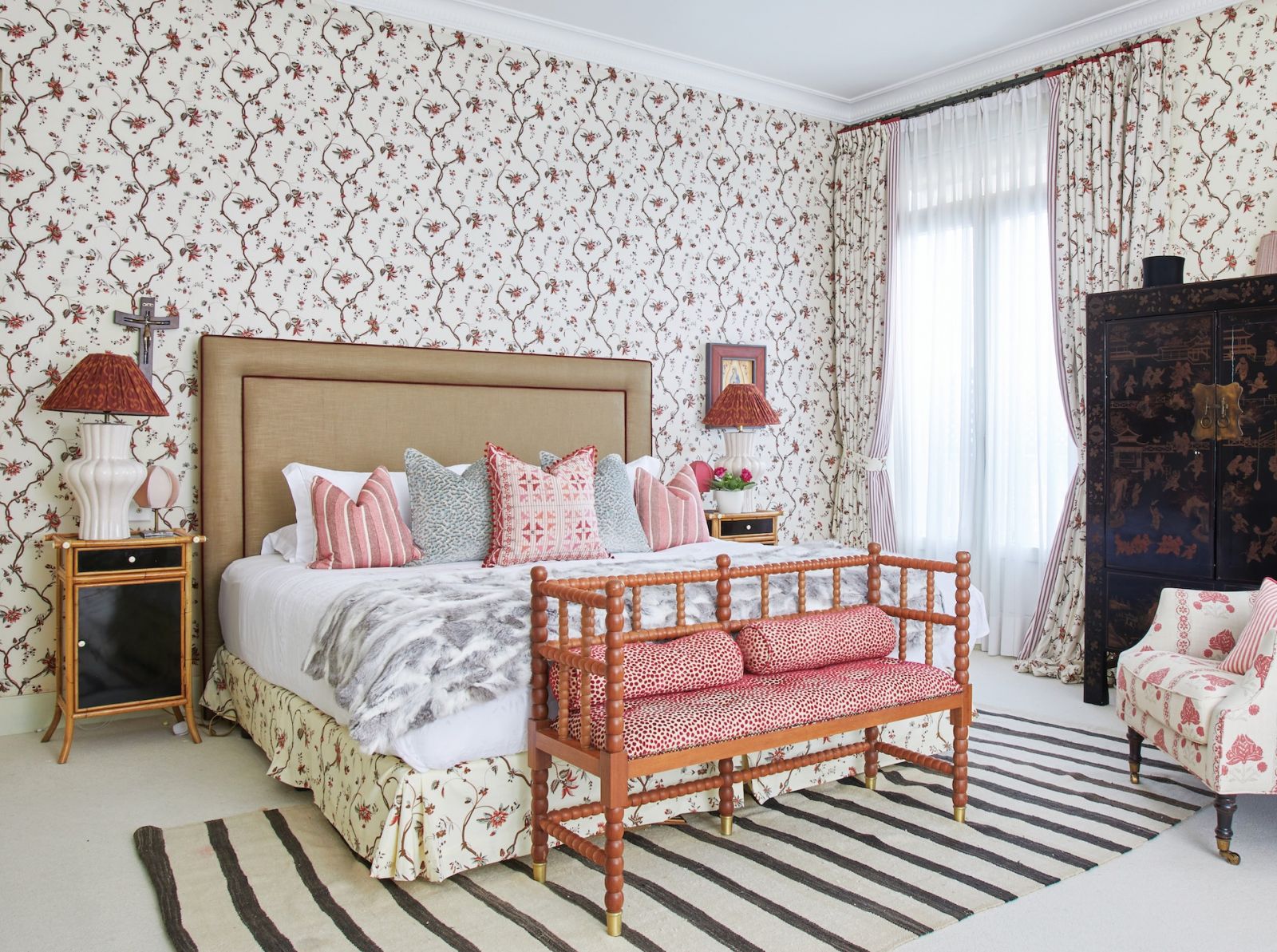 The bedroom in Braquenié Pierre Frey fabric for wall upholstery