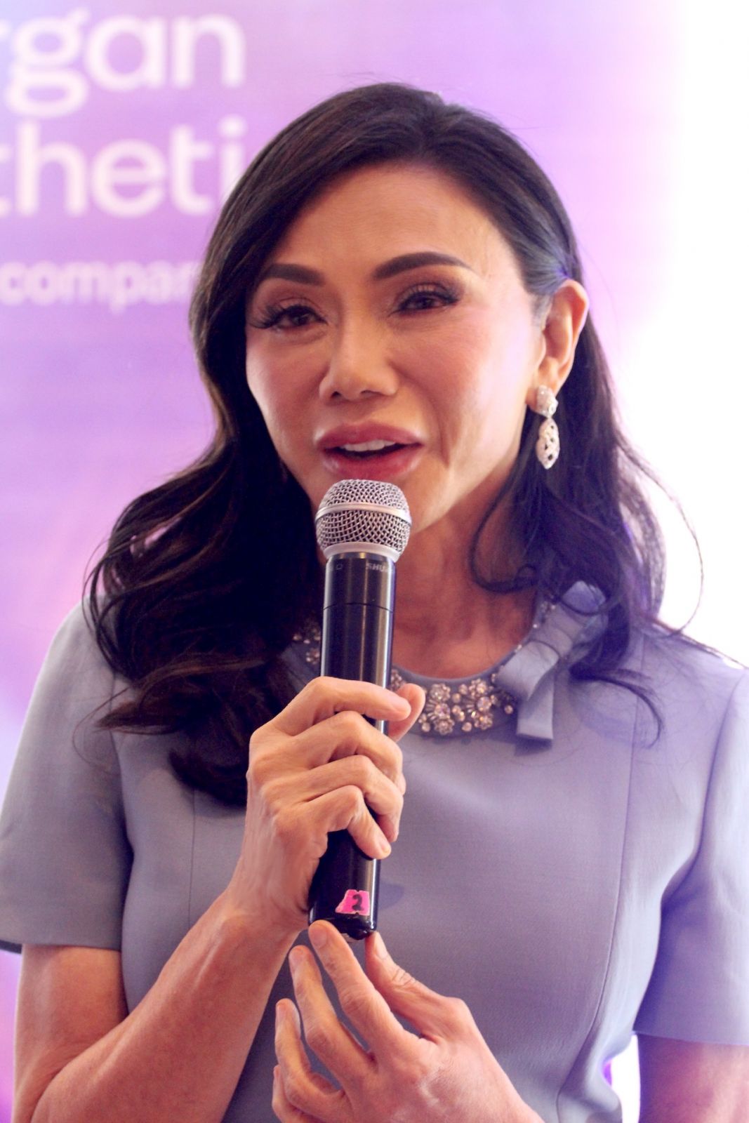 Dr Vicki Belo delivering her acceptance speech after receiving the prestigious Gold Award from Allergan Aesthetics