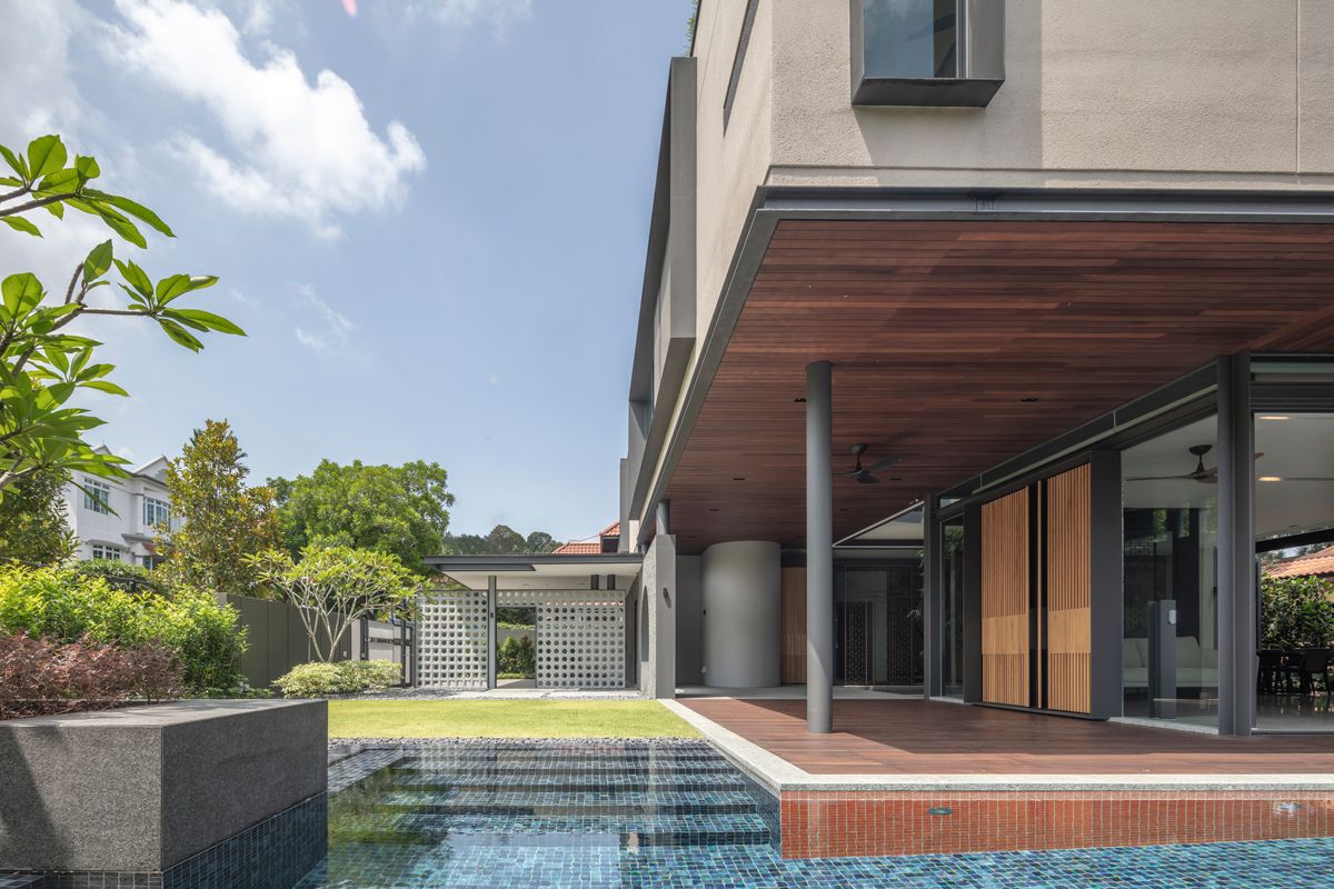 The built area leaves ample room for a sense of breathability on the site