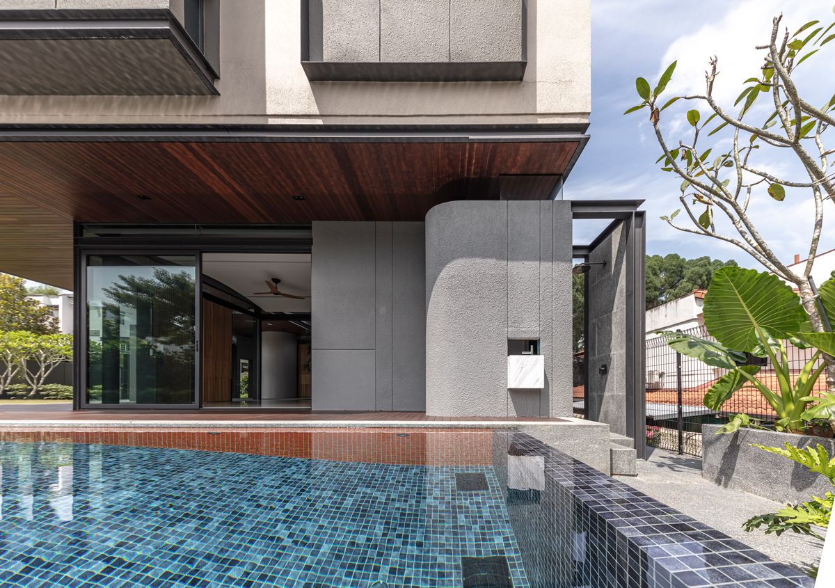 The built area leaves ample room for a sense of breathability on the site
