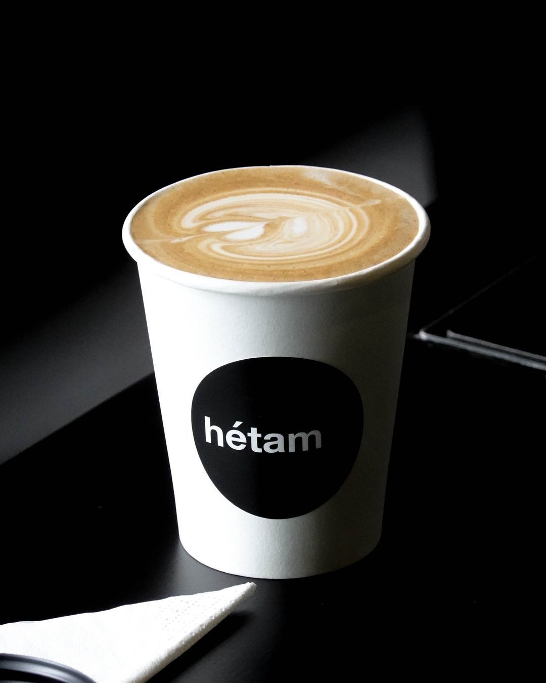 A coffee from Hétam (Photo: Instagram / @jomhetam)
