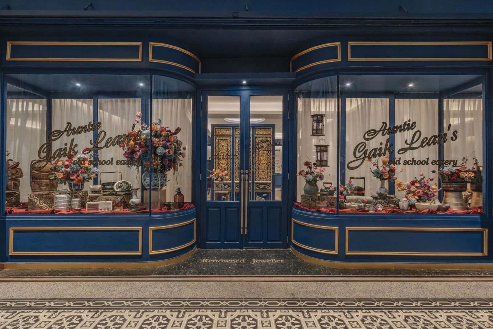 The dominant regal blue hue on the restaurant’s façade (Photo: The Space Storyteller)