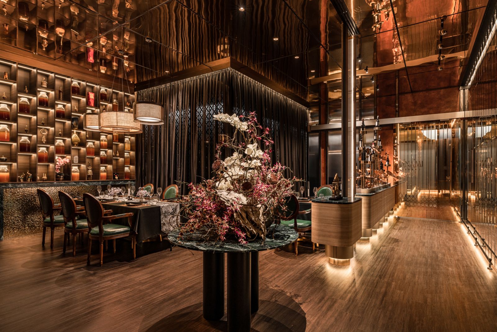 The bronze-toned dining space decorated with carefully selected Thai aesthetic elements (Photos: Chim by Chef Noom)
