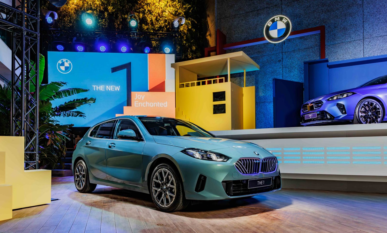 BMW 1系列第四代變帥了?熱血掀背三車型售價、細節一次看!M135 xDrive 內裝M Performance 三色縫線添性格感