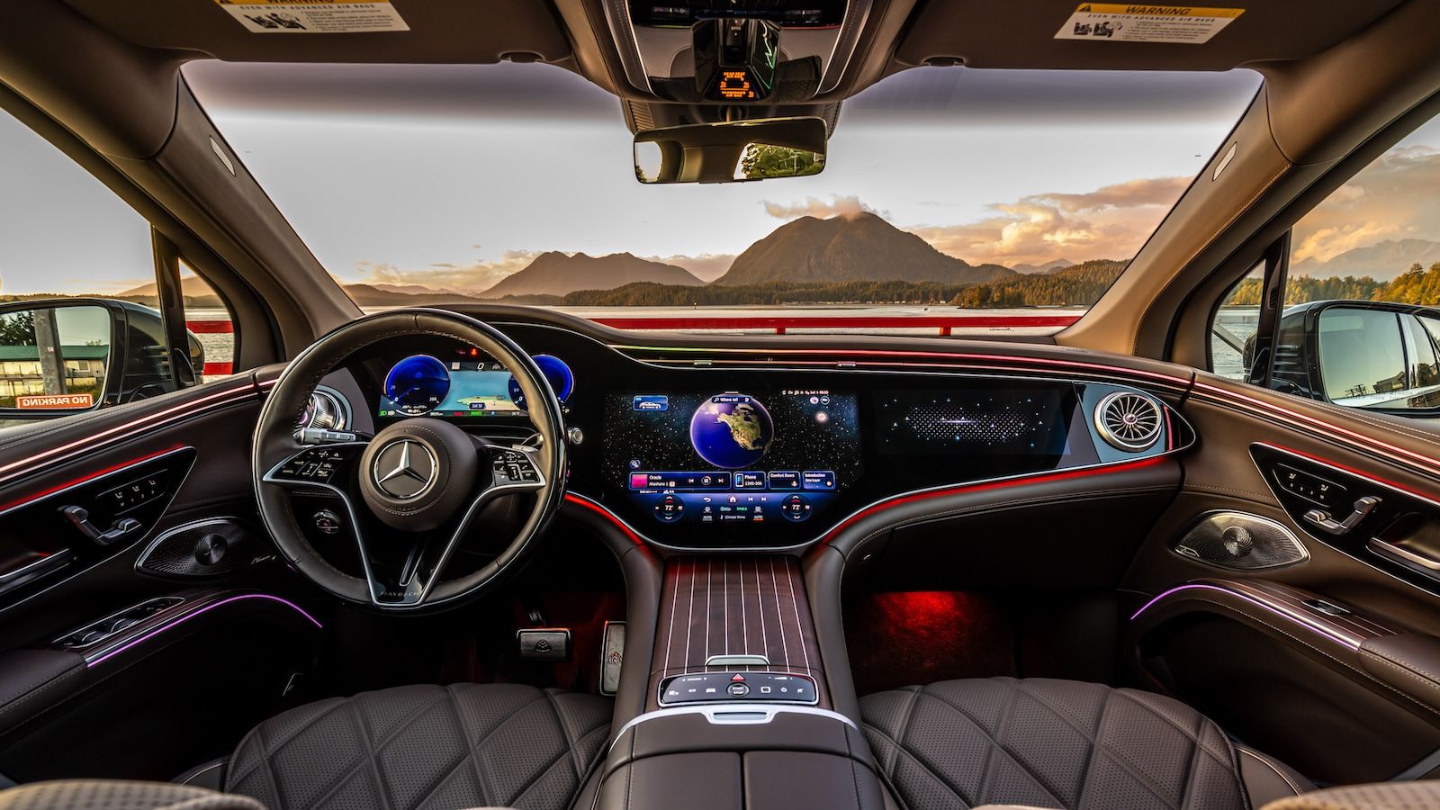 Mercedes-Maybach EQS 680 SUV (vorläufige Werte: Stromverbrauch kombiniert: 24,4-22,5 kWh/100 km; CO2-Emissionen kombiniert: 0 g/km) Exterieur: velvet brown/onyx black. Interieur: Exclusive nappa leather Maybach espresso brown/balao brown pearl;Vorläufige Werte: Stromverbrauch kombiniert: 24,4-22,5 kWh/100 km; CO2-Emissionen kombiniert: 0 g/km*
Mercedes-Maybach EQS 680 SUV (preliminary data: consumption combined: 24,4-22,5 kWh/100 km; CO2-emissions: 0 g/km) Exterior: velvet brown/onyx black. Interior: Exclu