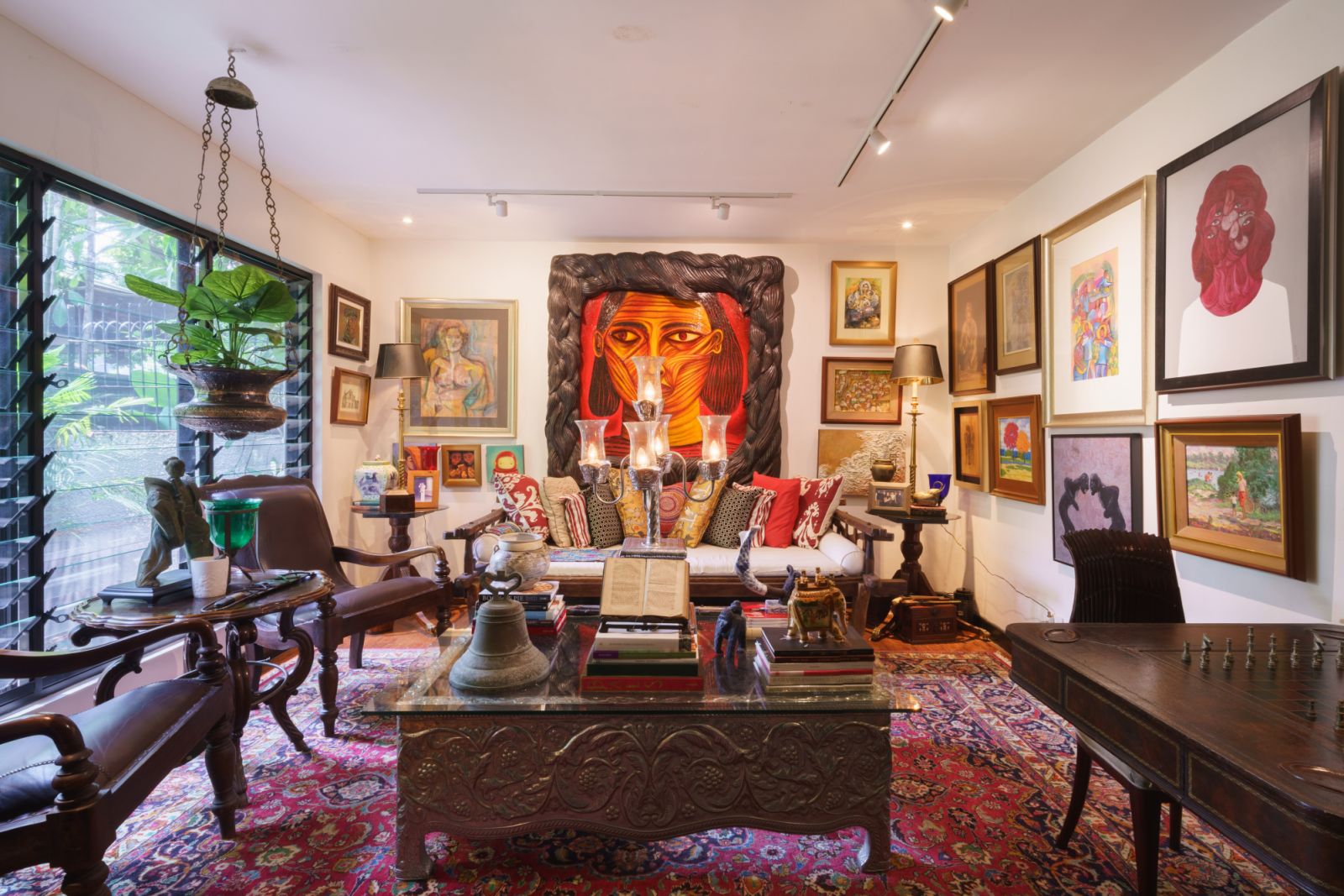 The salon at de Ocampo’s house is composed of several works of art. At the centre is a Barrioquinto work from his Ugly Series